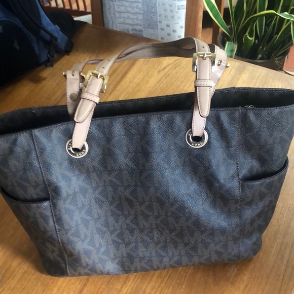 Michael Kors Horizontal Tote - Picture 5 of 9